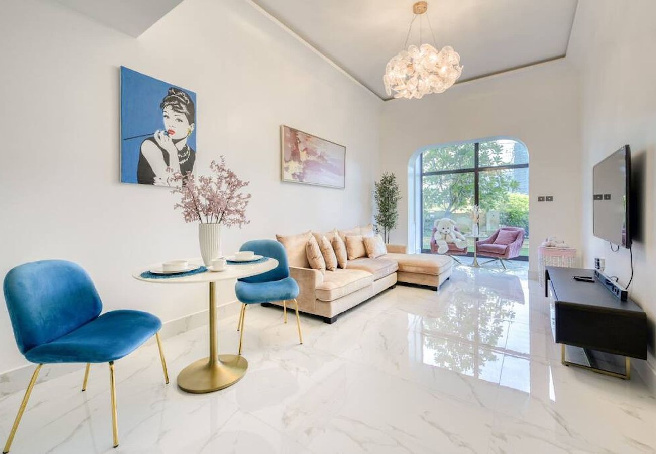 Apartment in Dubai - Downtown Beautiful 1bed with outdoor garden 