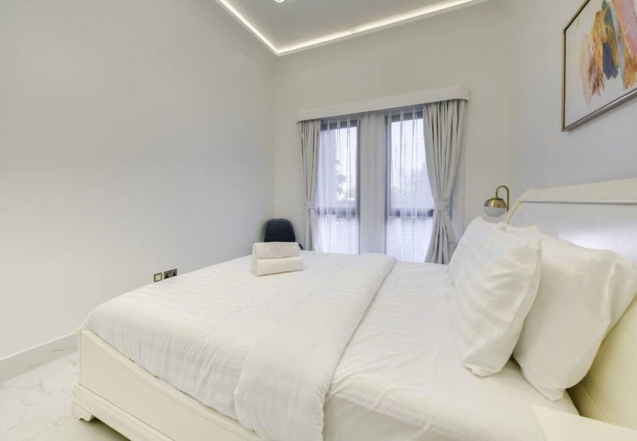 Apartment in Dubai - Downtown Beautiful 1bed with outdoor garden 