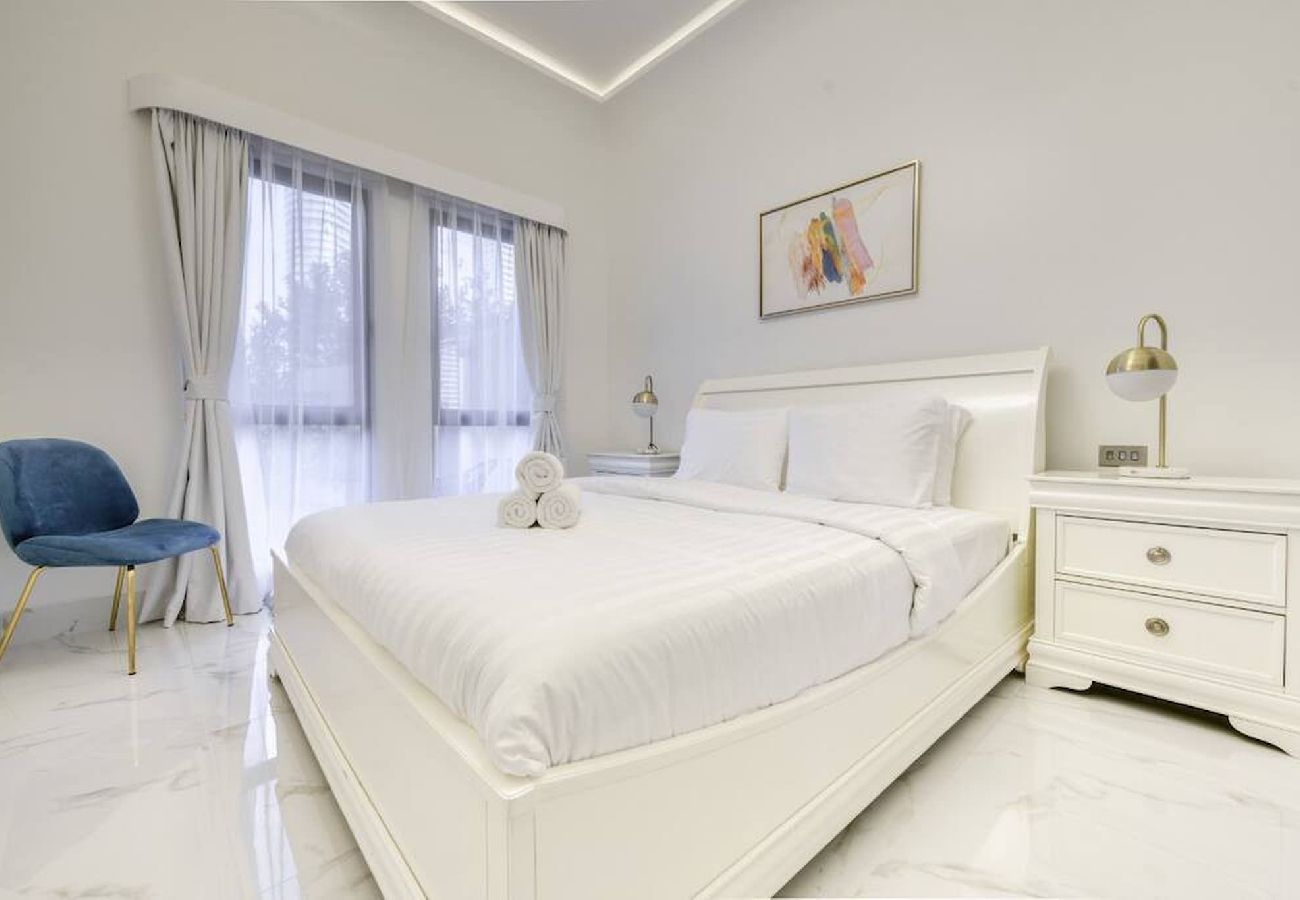 Apartment in Dubai - Downtown Beautiful 1bed with outdoor garden 