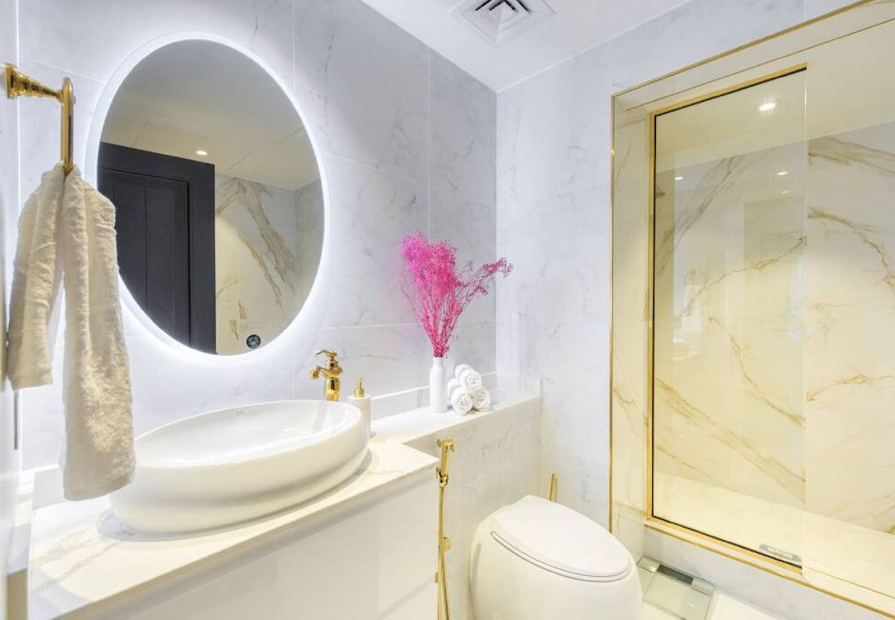 Apartment in Dubai - Downtown Beautiful 1bed with outdoor garden 