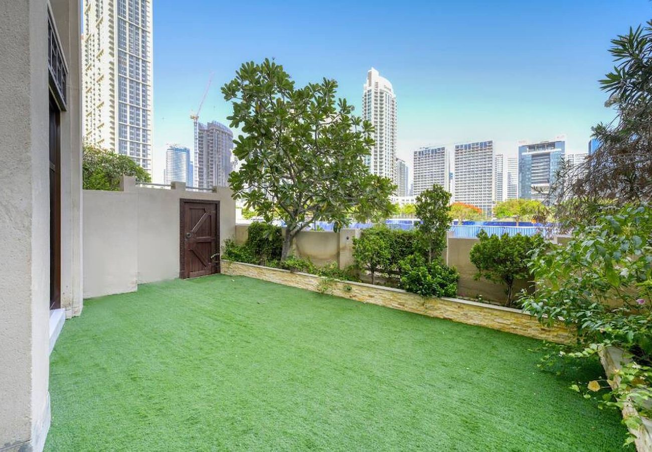 Apartment in Dubai - Downtown Beautiful 1bed with outdoor garden 