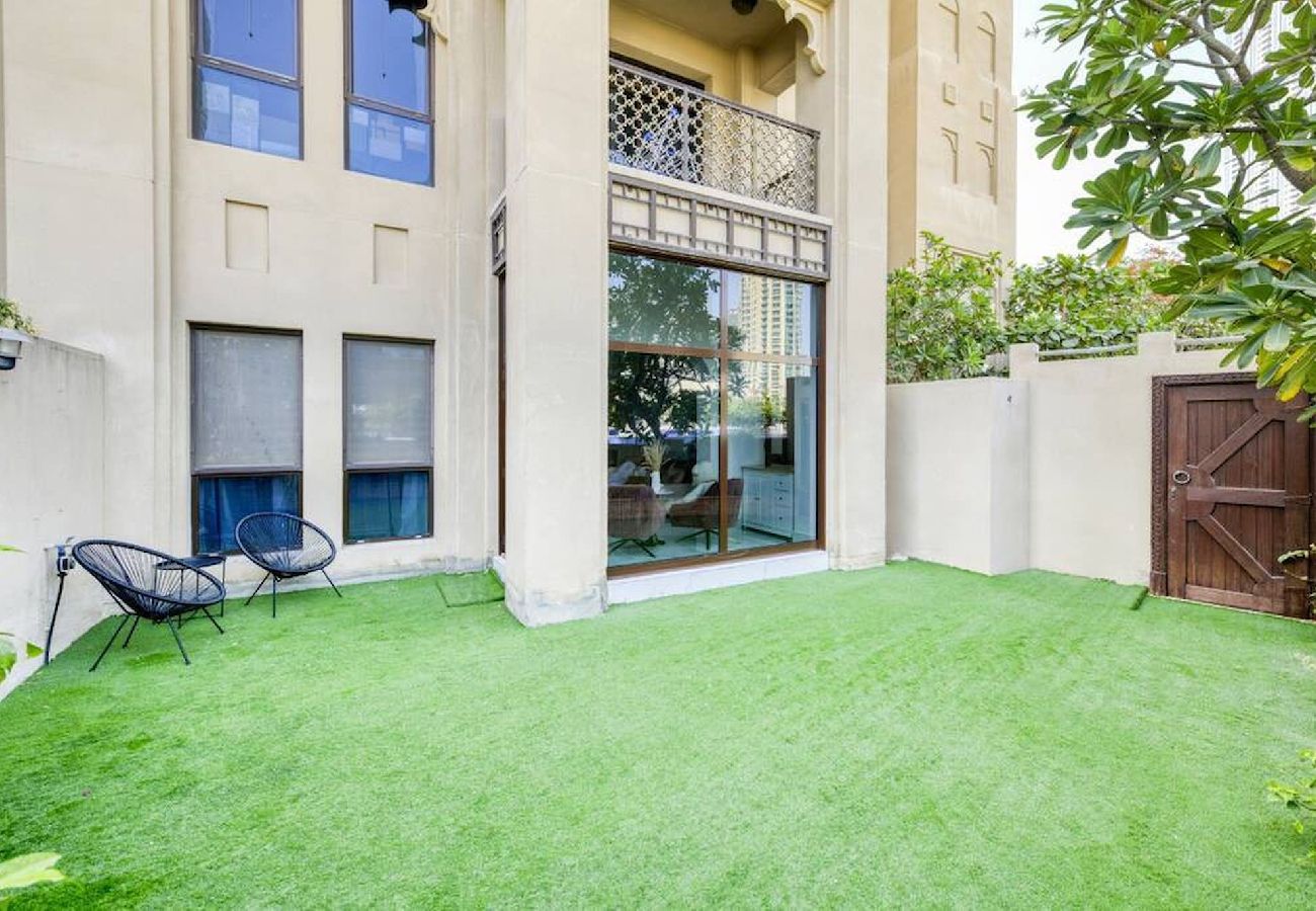 Apartment in Dubai - Downtown Beautiful 1bed with outdoor garden 