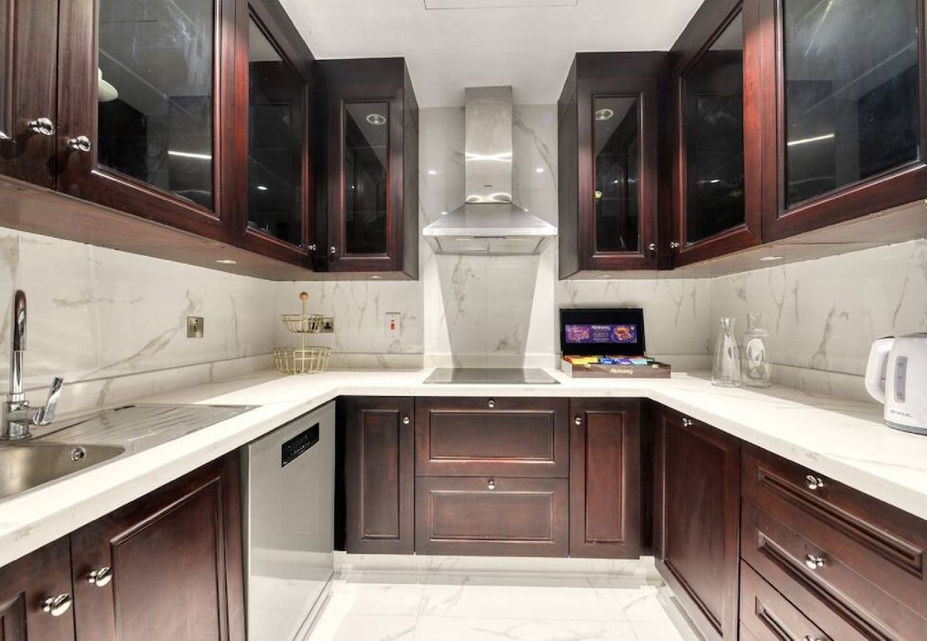 Apartment in Dubai - Downtown Beautiful 1bed with outdoor garden 