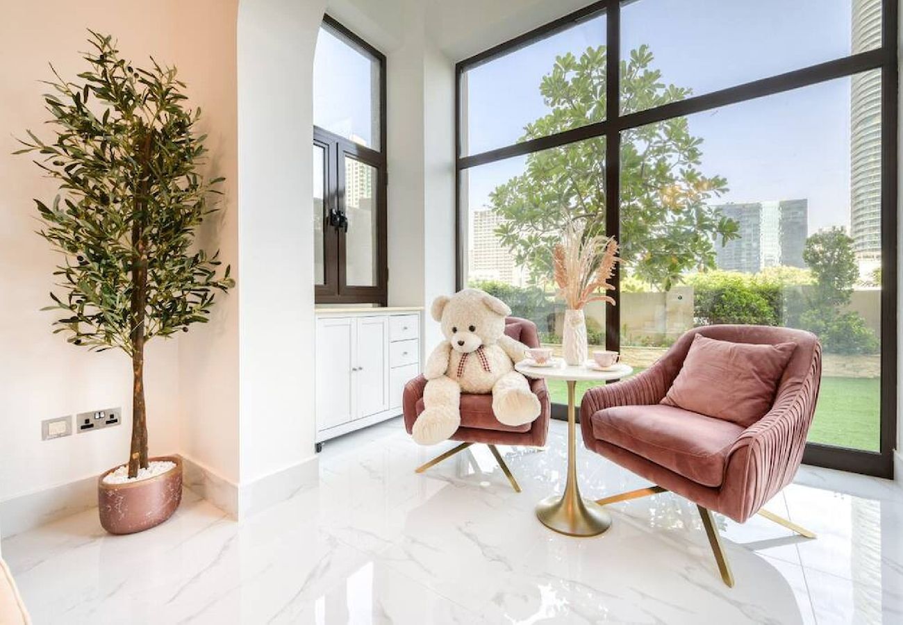 Apartment in Dubai - Downtown Beautiful 1bed with outdoor garden 