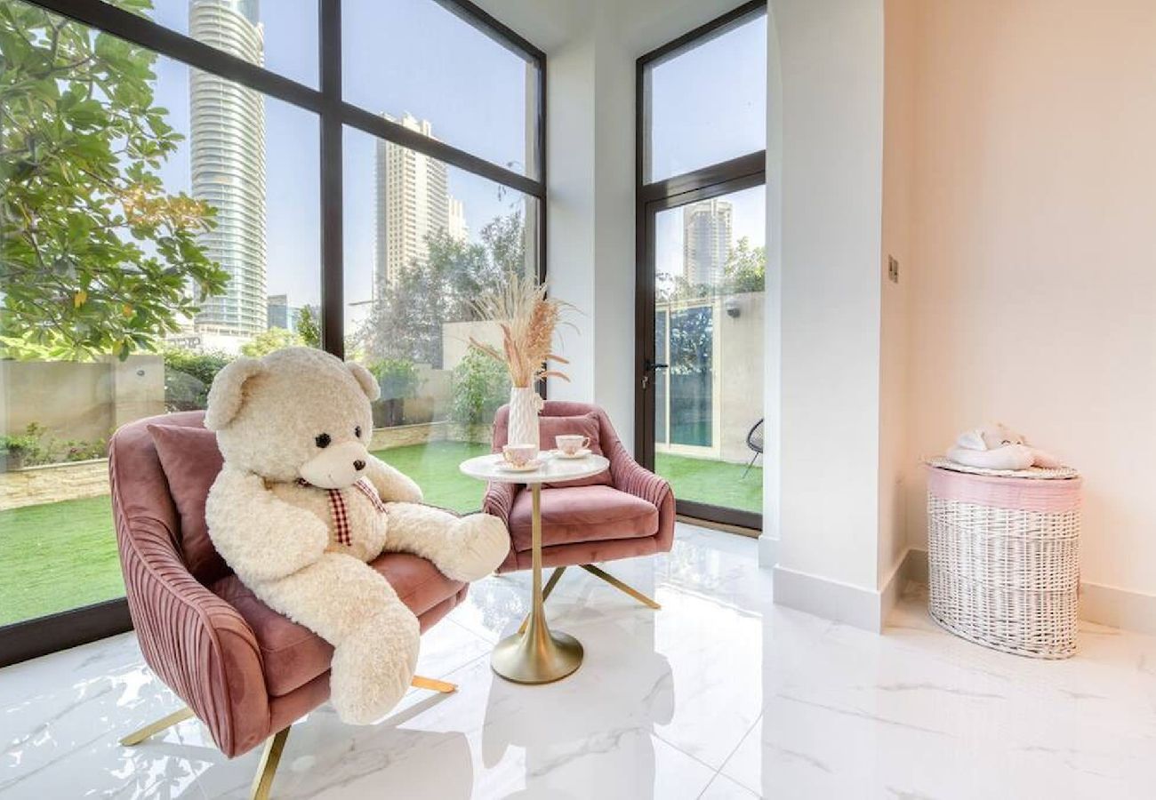 Apartment in Dubai - Downtown Beautiful 1bed with outdoor garden 