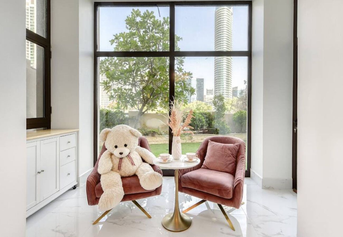 Apartment in Dubai - Downtown Beautiful 1bed with outdoor garden 