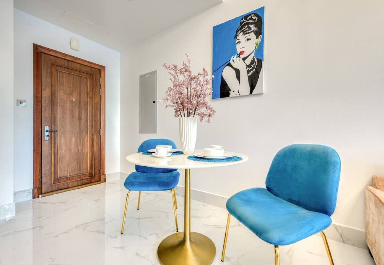Apartment in Dubai - Downtown Beautiful 1bed with outdoor garden 