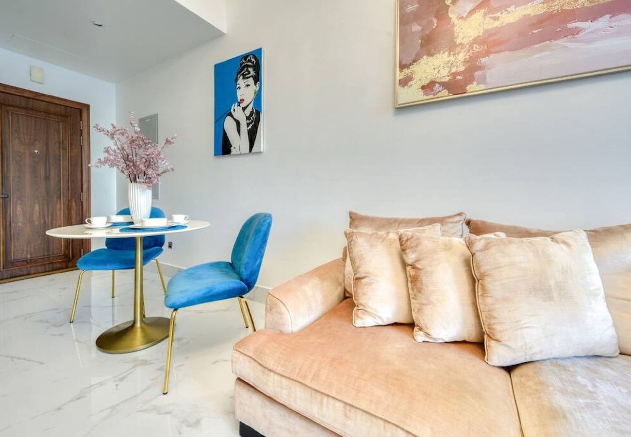 Apartment in Dubai - Downtown Beautiful 1bed with outdoor garden 