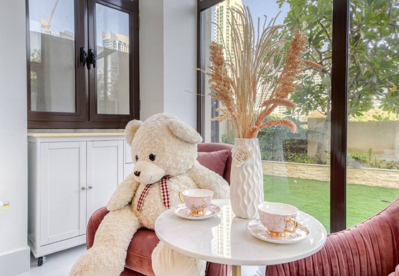 Apartment in Dubai - Downtown Beautiful 1bed with outdoor garden 