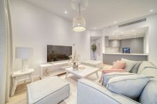 Apartment in Dubai - Gorgeous 2 Bedroom Apartment With Sea...