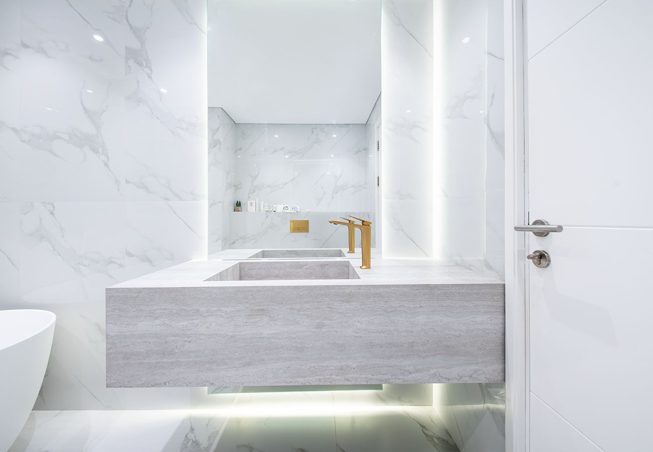 Apartment in Dubai - Luxury 2 BR Stunning Views 67th Floor Dubai Marina