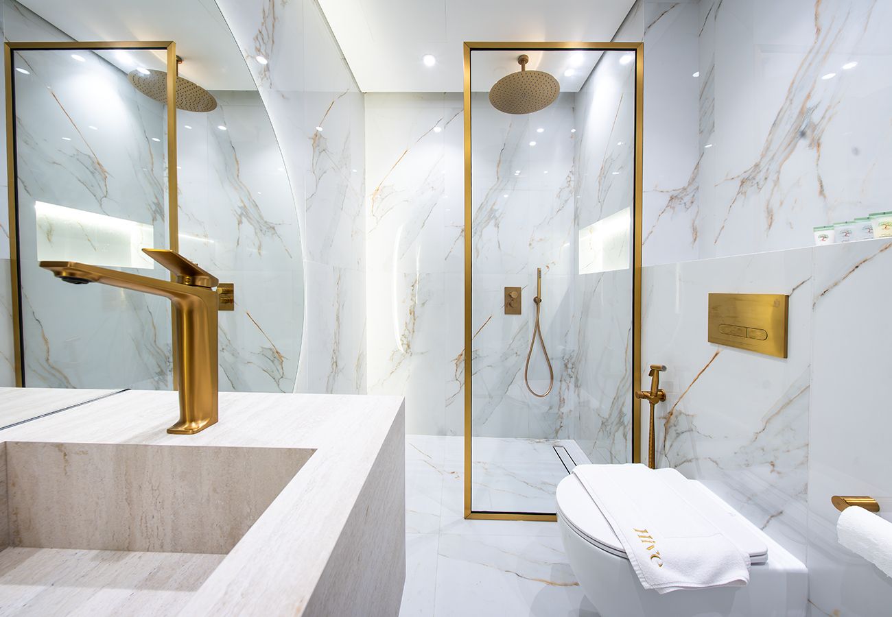 Apartment in Dubai - Luxury 2 BR Stunning Views 67th Floor Dubai Marina