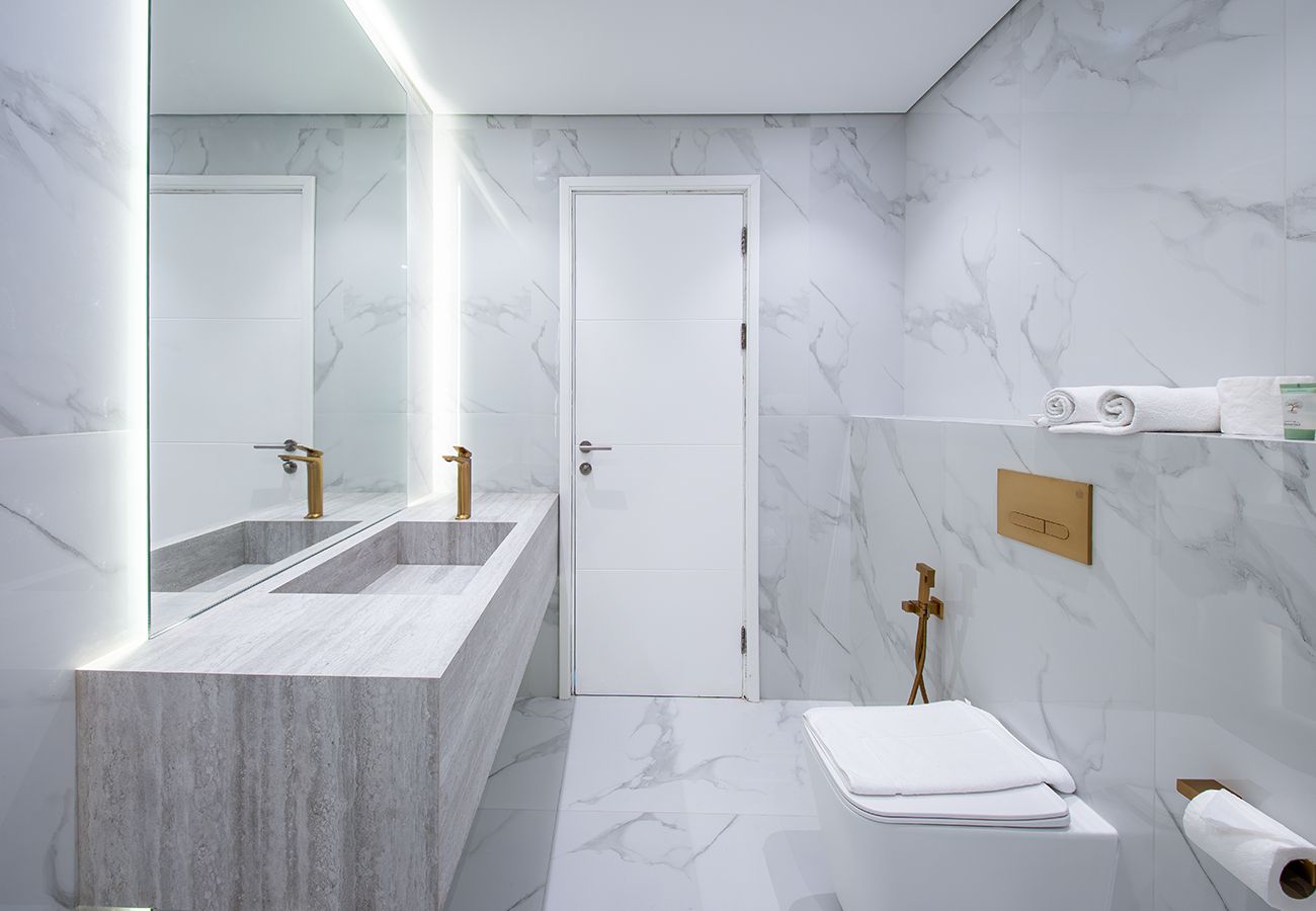 Apartment in Dubai - Luxury 2 BR Stunning Views 67th Floor Dubai Marina