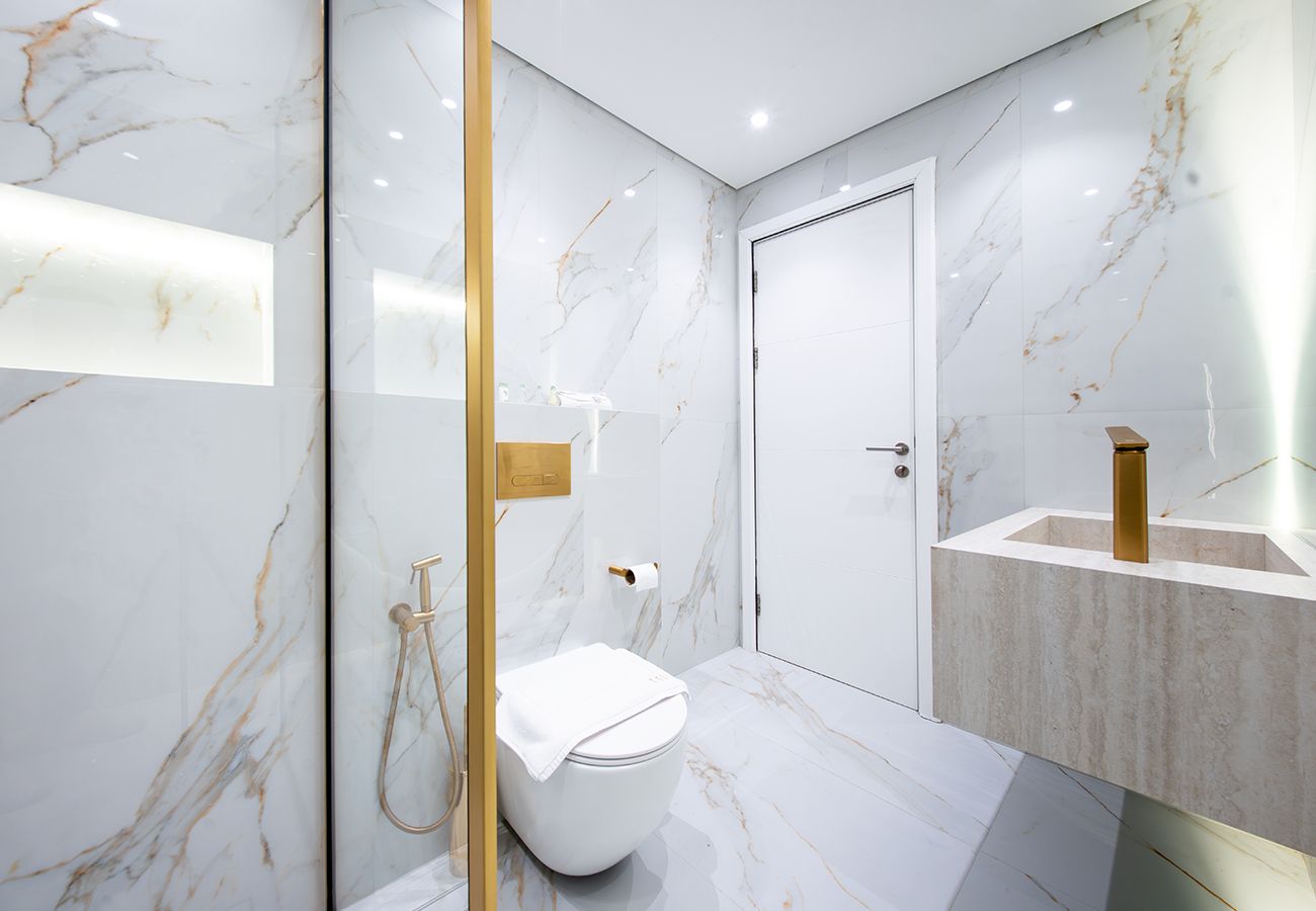 Apartment in Dubai - Luxury 2 BR Stunning Views 67th Floor Dubai Marina