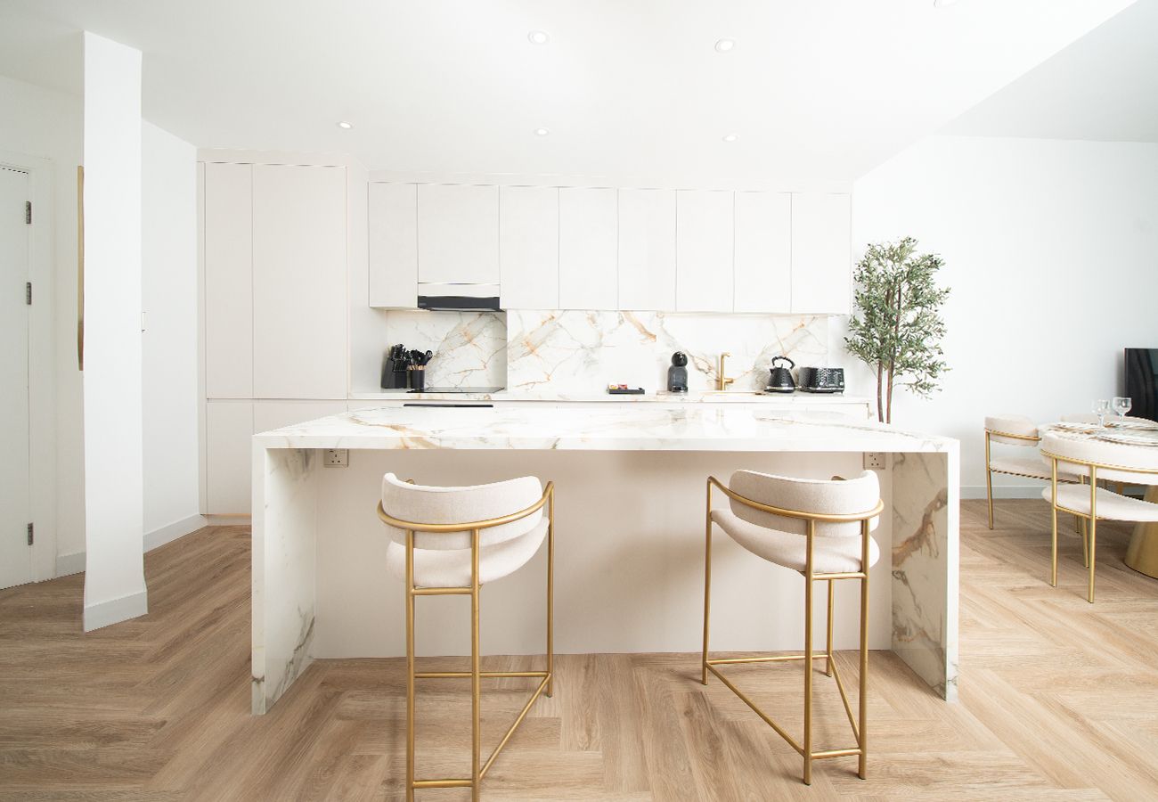 Apartment in Dubai - Luxury 2 BR Stunning Views 67th Floor Dubai Marina