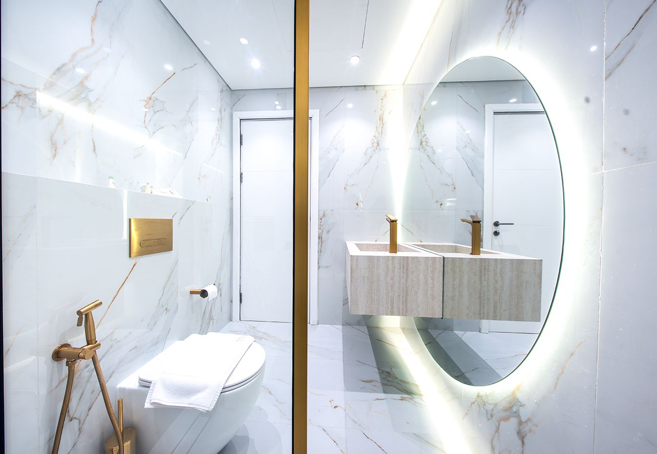 Apartment in Dubai - Luxury 2 BR Stunning Views 67th Floor Dubai Marina