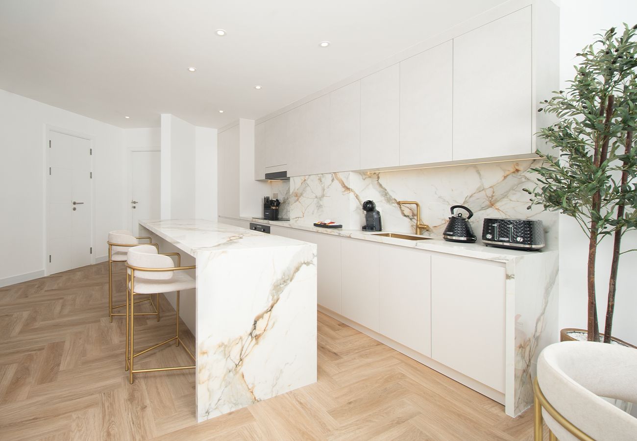 Apartment in Dubai - Luxury 2 BR Stunning Views 67th Floor Dubai Marina