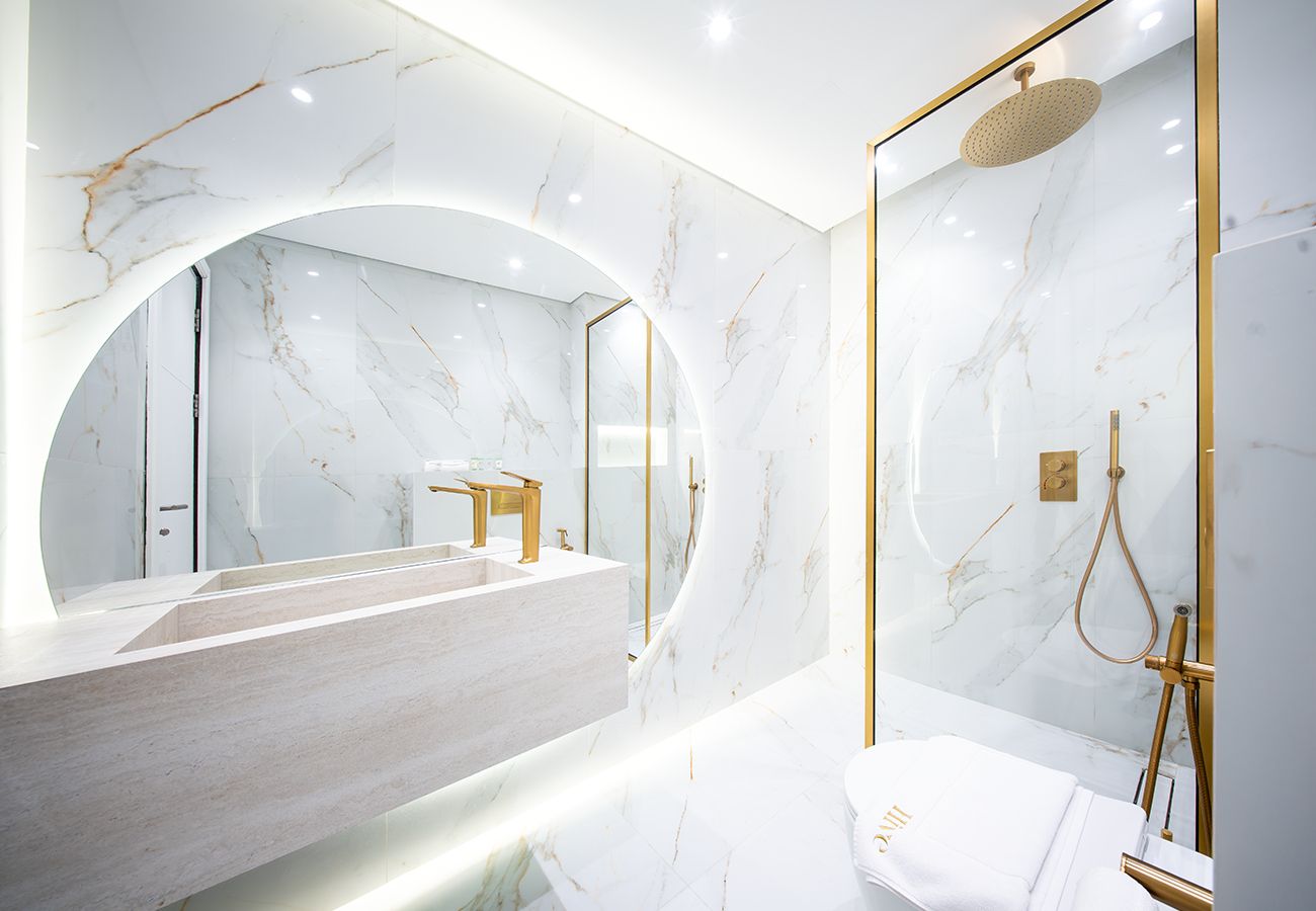 Apartment in Dubai - Luxury 2 BR Stunning Views 67th Floor Dubai Marina