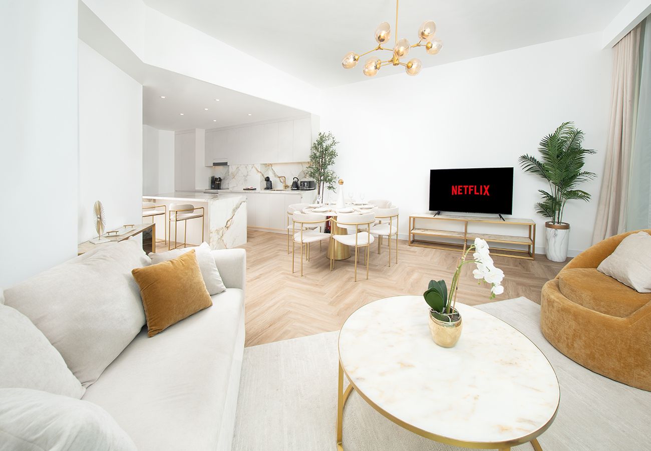 Apartment in Dubai - Luxury 2 BR Stunning Views 67th Floor Dubai Marina