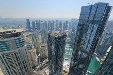 Apartment in Dubai - Luxury 2 BR Stunning Views 67th Floor...