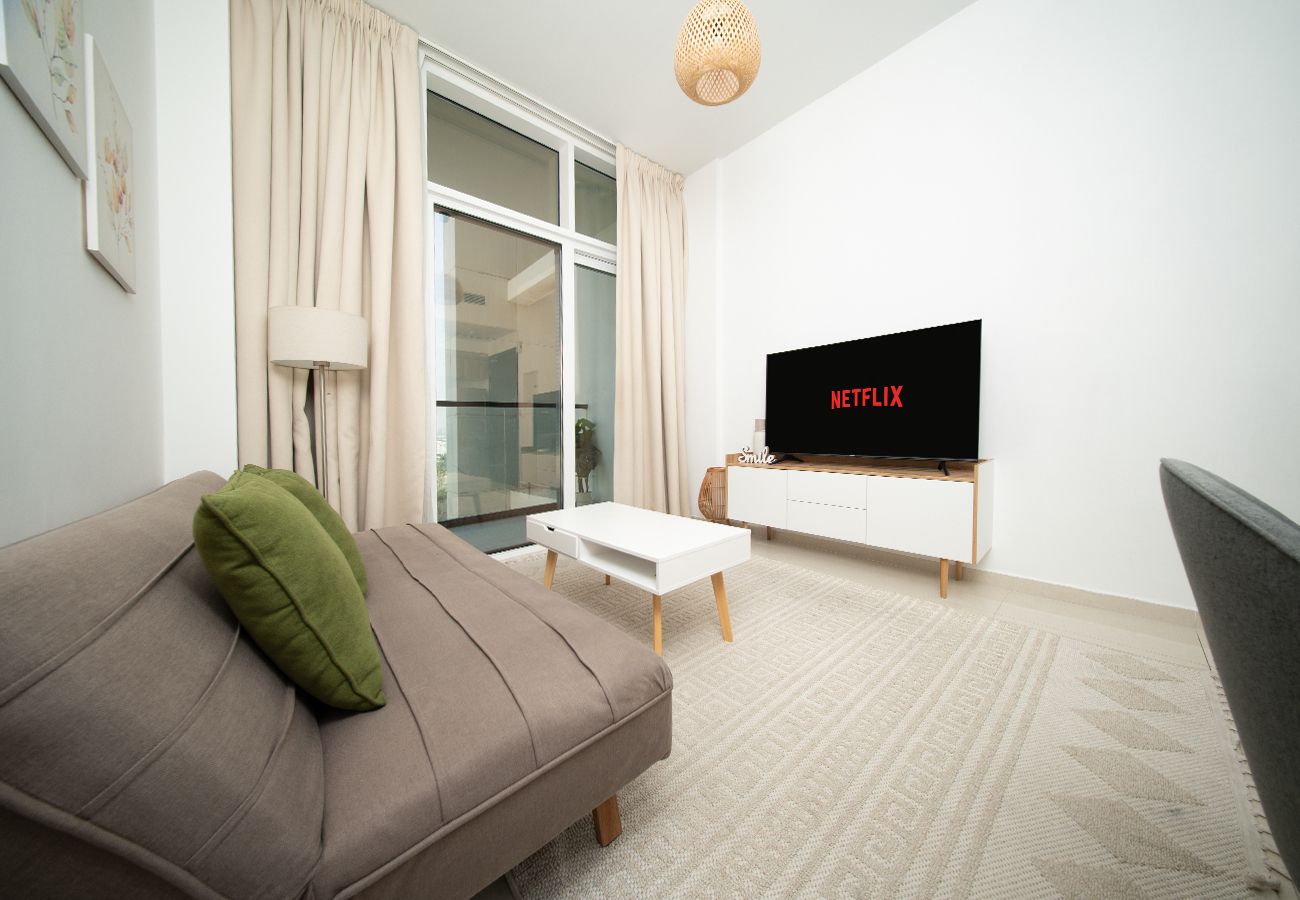 Apartment in Dubai - Cosy 1 Bedroom Apartment in Golf Vita, Damac Hills