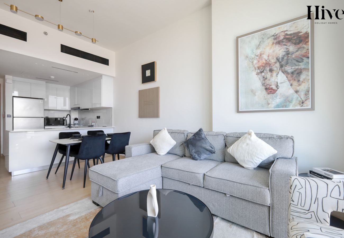 Apartment in Dubai - Brand New 1 Bed Apartment in JVC