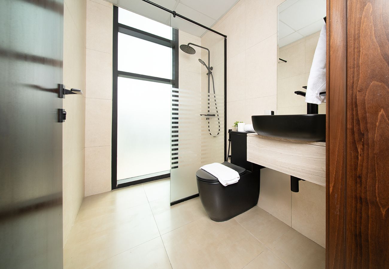 Apartment in Dubai - Spacious 2 Bed in Binghatti Gateway