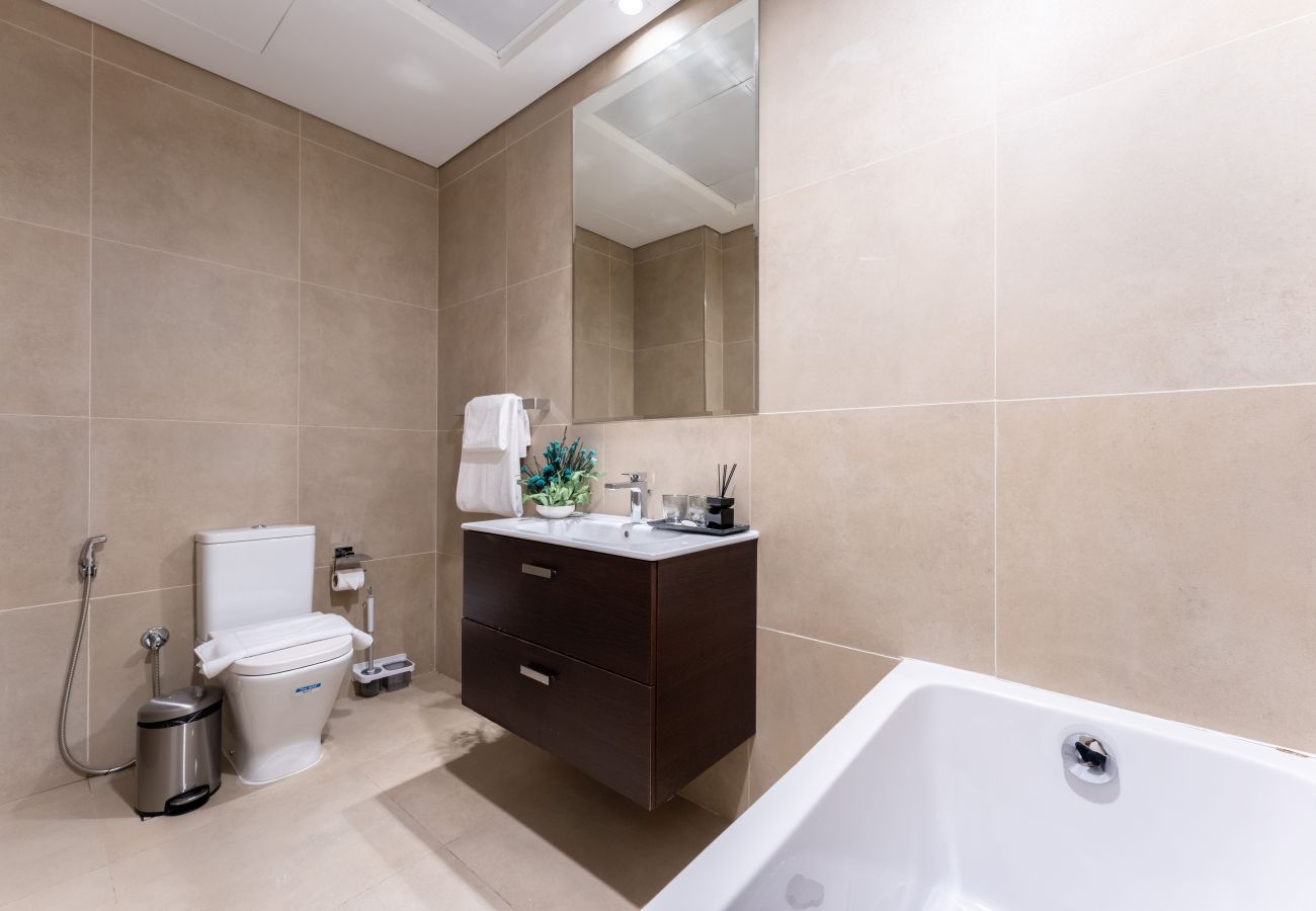 Apartment in Dubai - Stunning 1 Bed Apartment in Marina Arcade