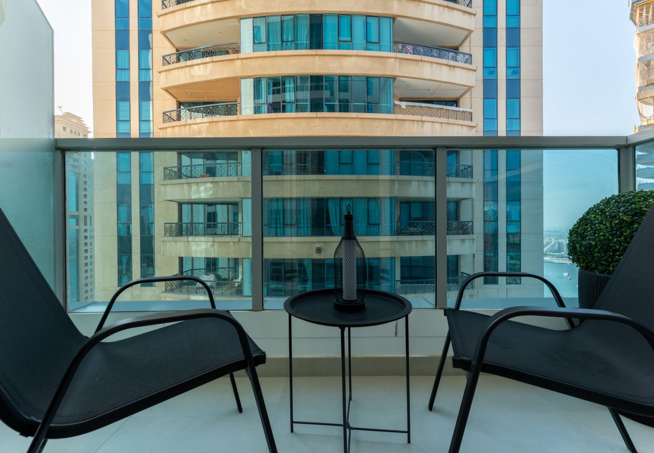 Apartment in Dubai - Stunning 1 Bed Apartment in Marina Arcade