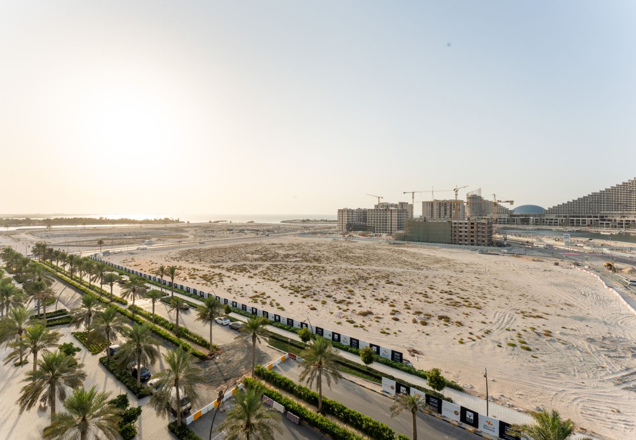 Apartment in Sharjah - Stunning 2 Bed in Cyan Beach Residence