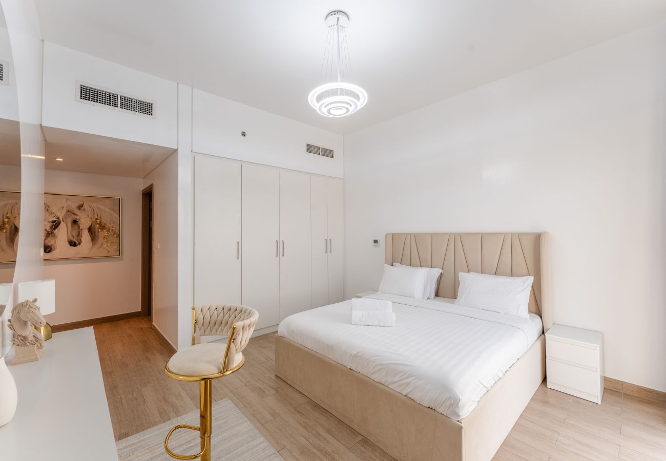 Apartment in Sharjah - Stunning 2 Bed in Cyan Beach Residence