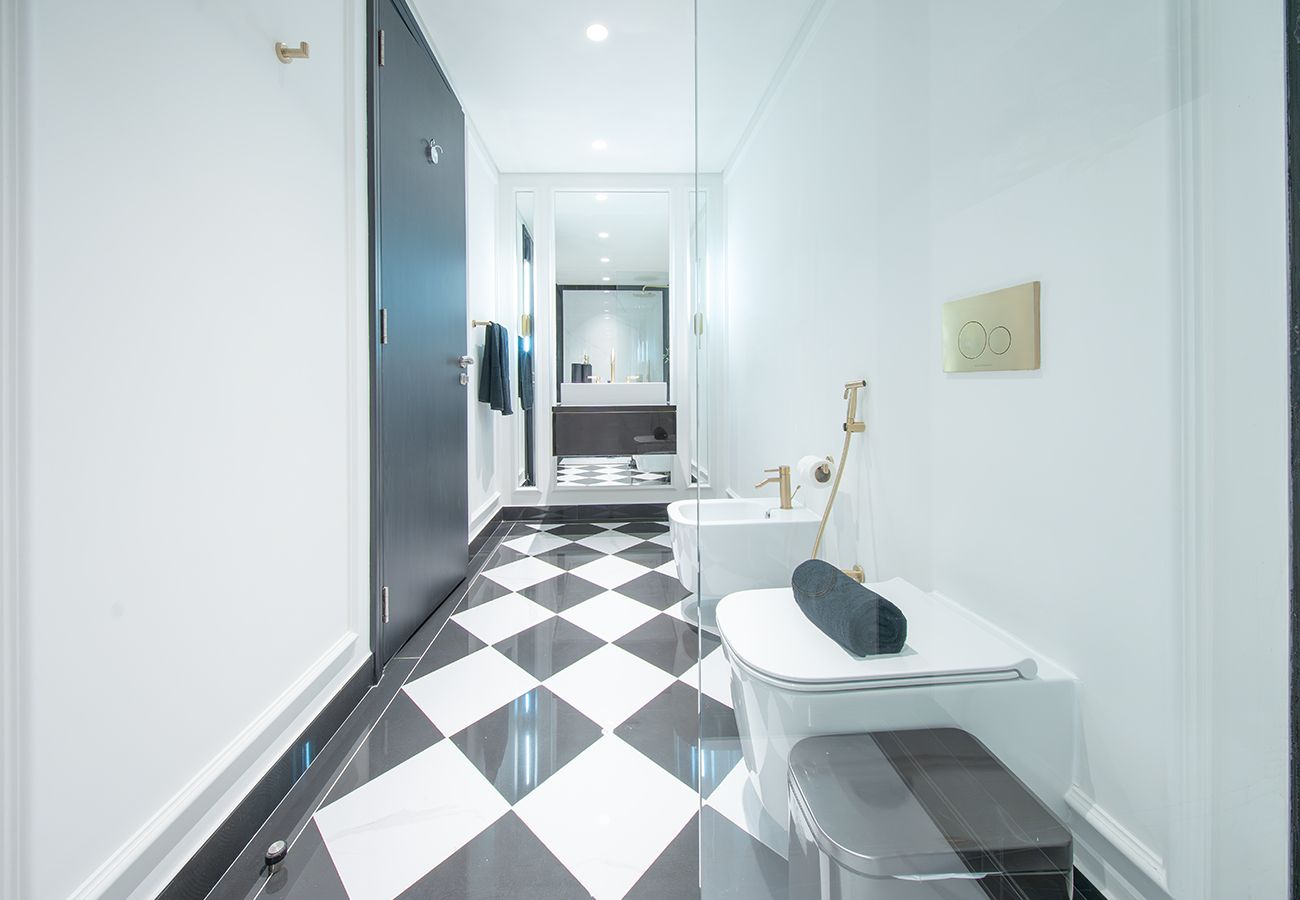 Apartment in Dubai - Luxury 1 Bed Apartment in Sky Gardens