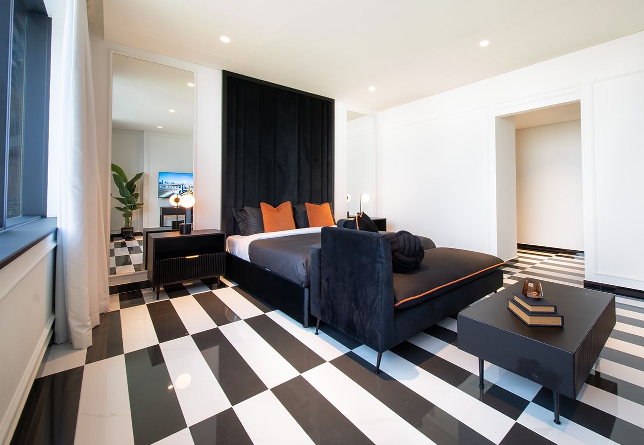 Apartment in Dubai - Luxury 1 Bed Apartment in Sky Gardens
