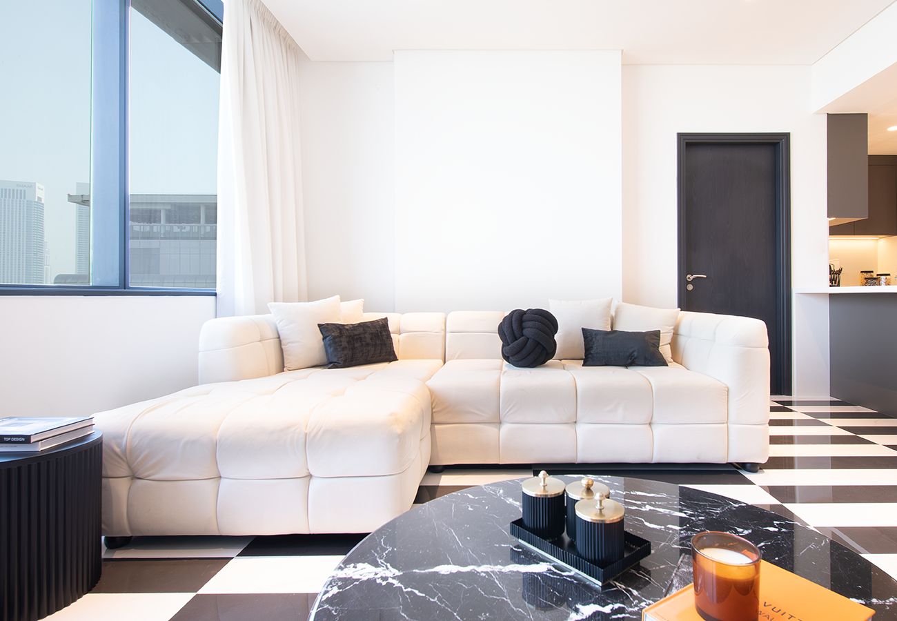 Apartment in Dubai - Luxury 1 Bed Apartment in Sky Gardens
