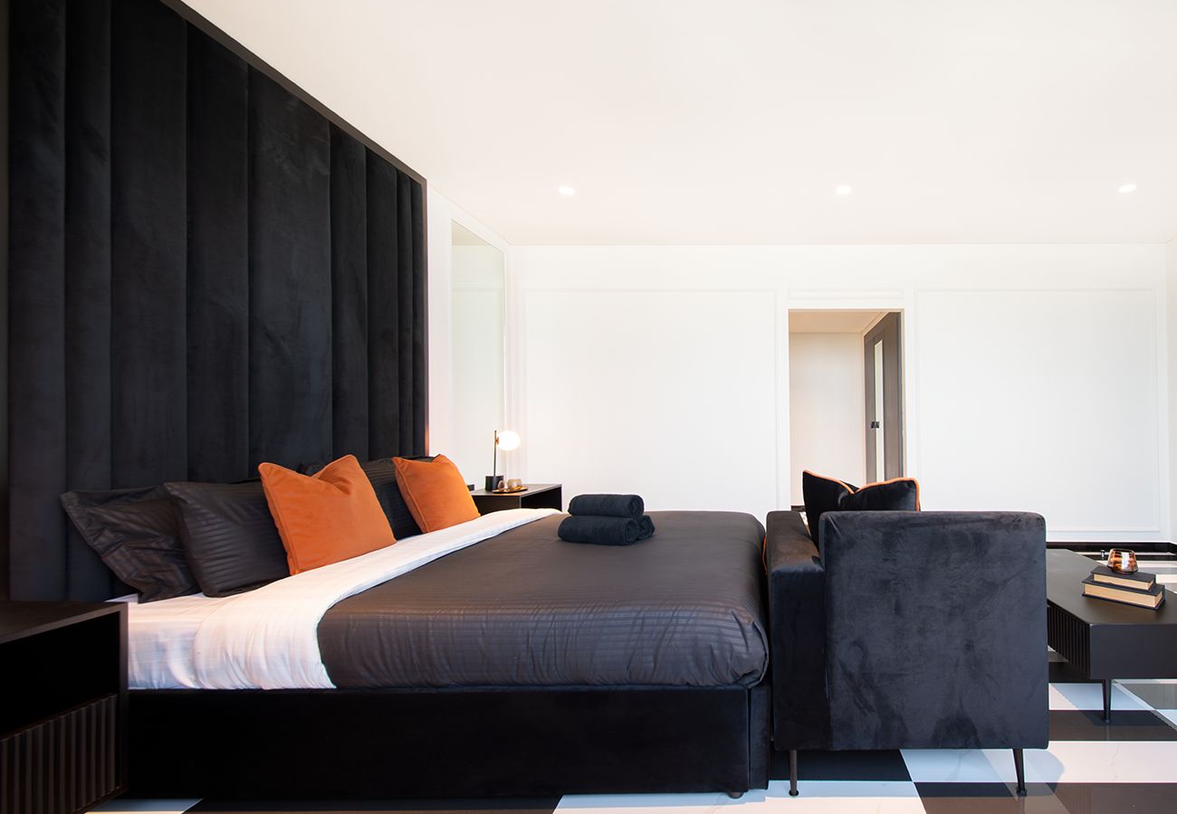 Apartment in Dubai - Luxury 1 Bed Apartment in Sky Gardens