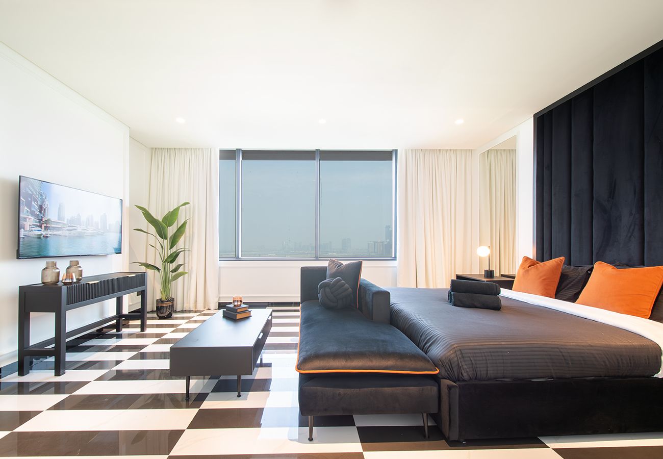 Apartment in Dubai - Luxury 1 Bed Apartment in Sky Gardens