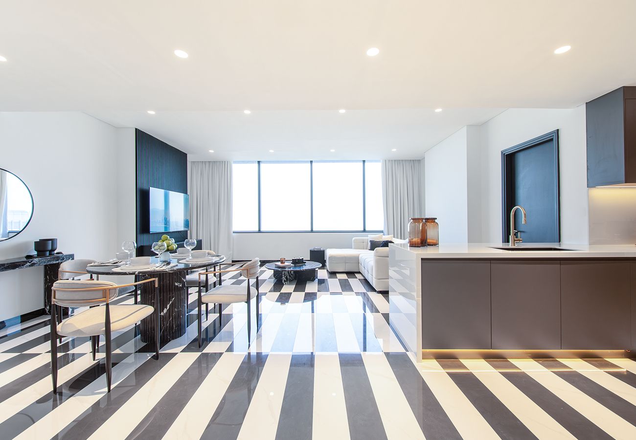 Apartment in Dubai - Luxury 1 Bed Apartment in Sky Gardens