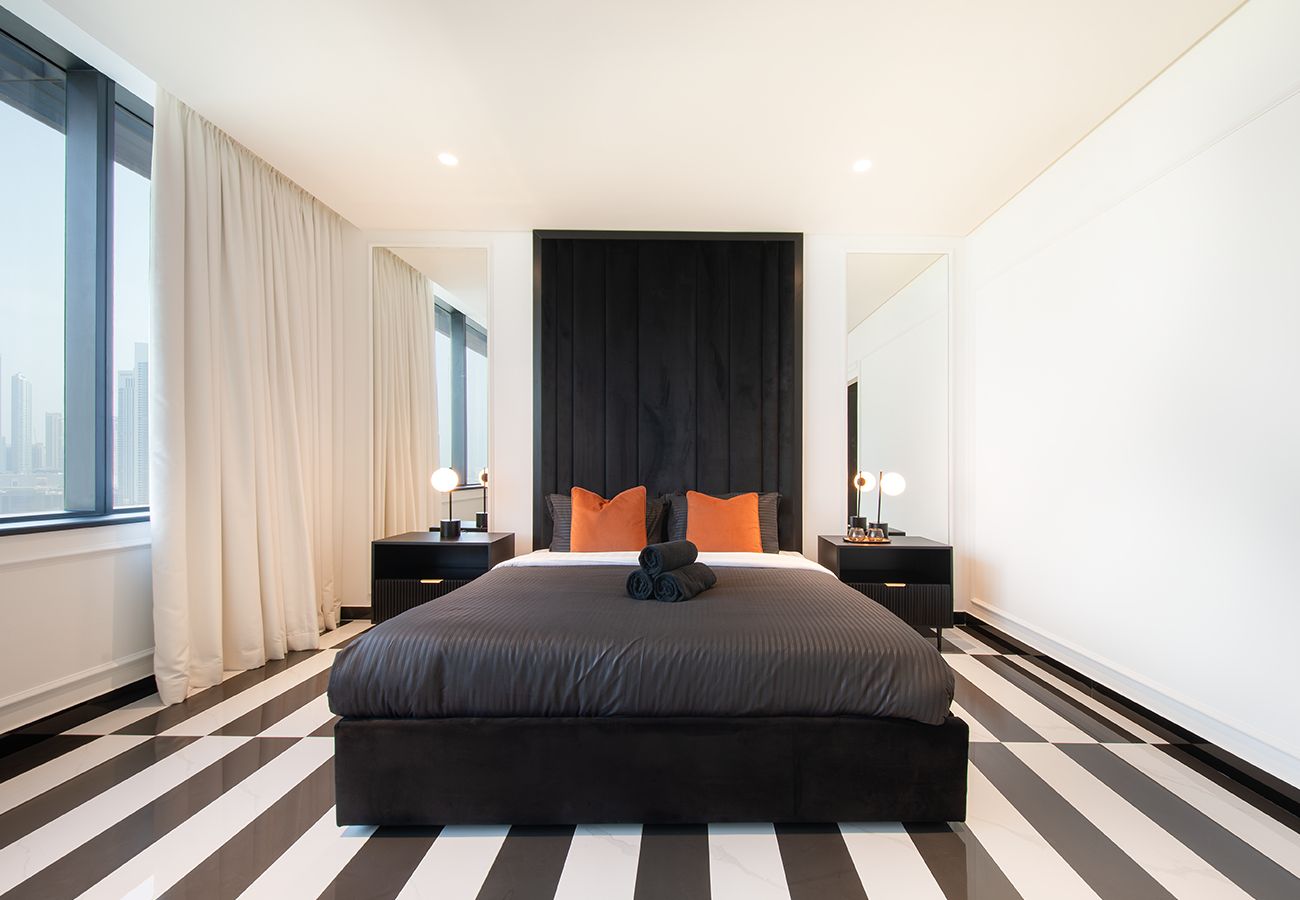 Apartment in Dubai - Luxury 1 Bed Apartment in Sky Gardens