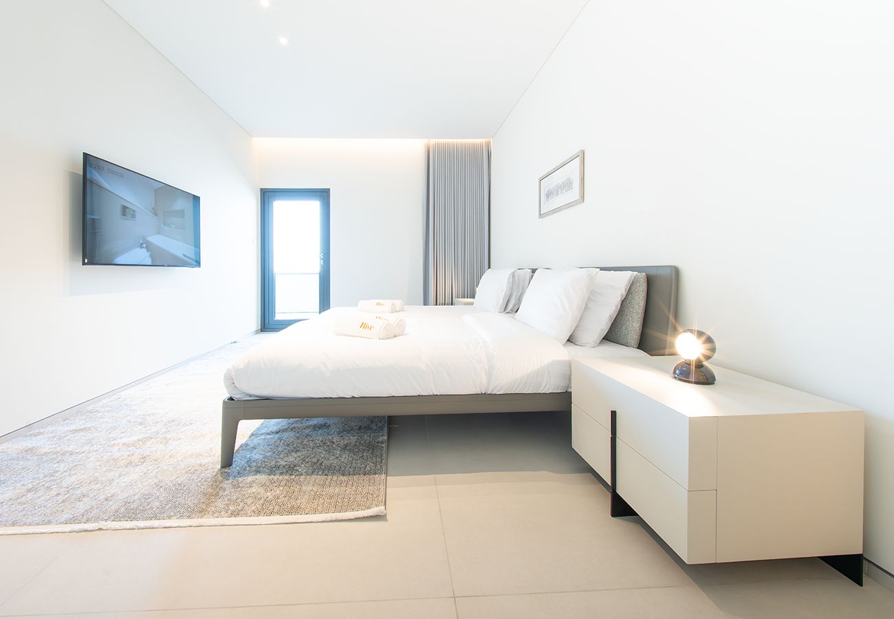 Apartment in Dubai - Luxury 2 Bed Apt in Index Tower DIFC