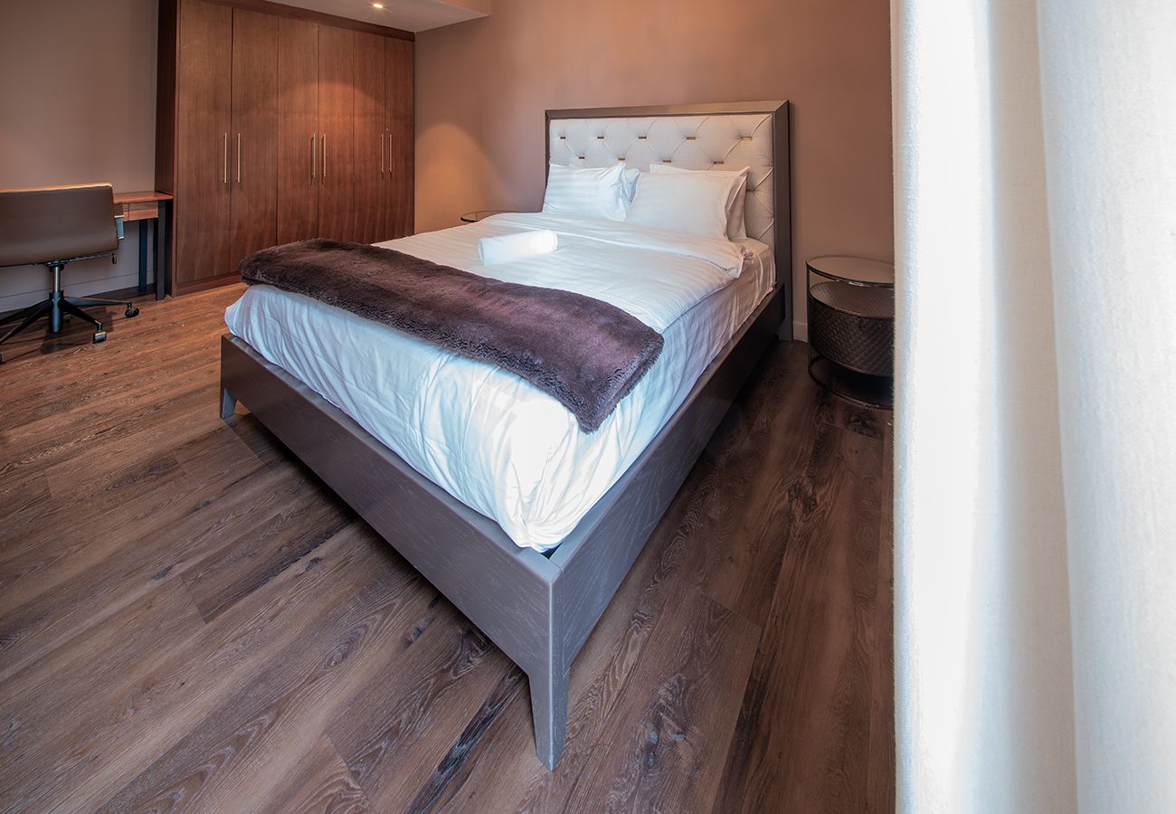 Apartment in Dubai - Luxury Apt 3 Bedroom+Maid Connected to Dubai Mall