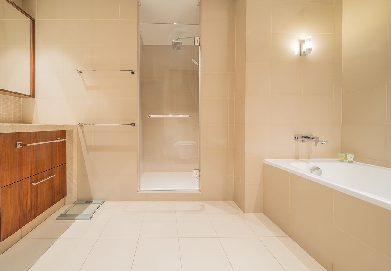 Apartment in Dubai - Luxury Apt 3 Bedroom+Maid Connected to Dubai Mall