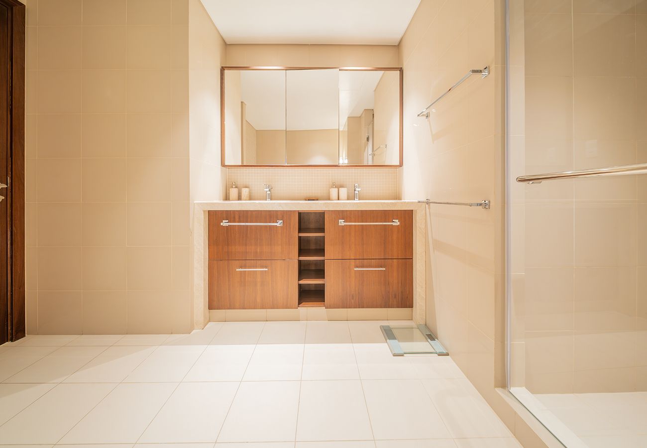 Apartment in Dubai - Luxury Apt 3 Bedroom+Maid Connected to Dubai Mall