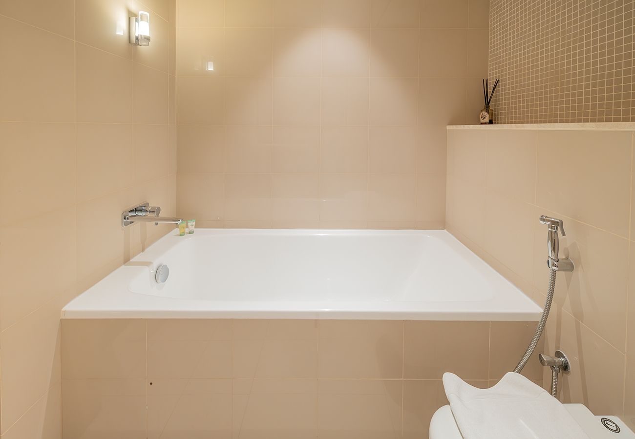 Apartment in Dubai - Luxury Apt 3 Bedroom+Maid Connected to Dubai Mall