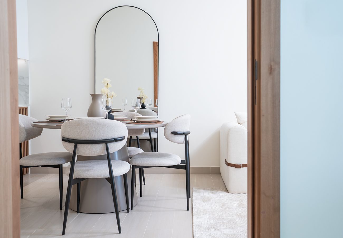 Apartment in Dubai - Beautiful 1 Bed in Binghatti Azure