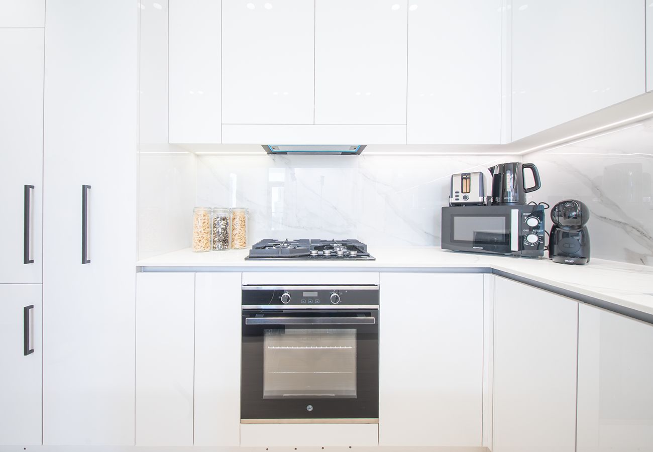 Apartment in Dubai - Beautiful 1 Bed in Binghatti Azure