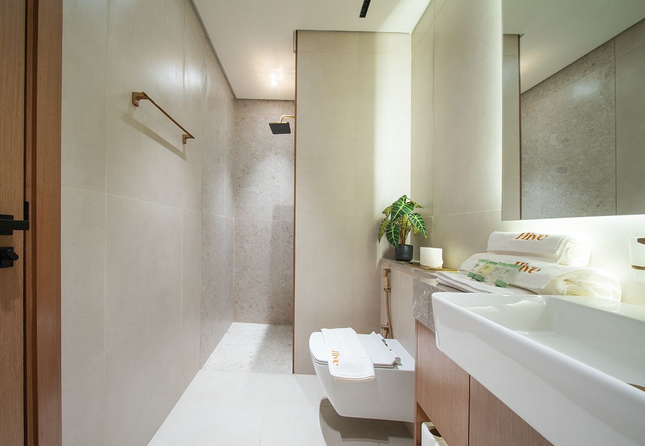 Apartment in Dubai - Beautiful 1 Bed in Binghatti Azure