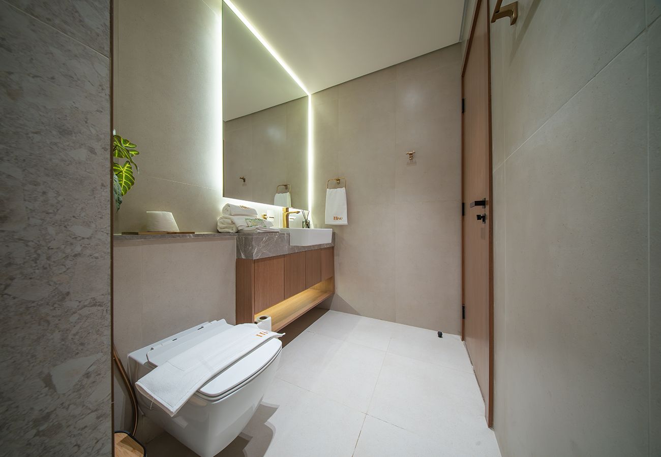 Apartment in Dubai - Beautiful 1 Bed in Binghatti Azure
