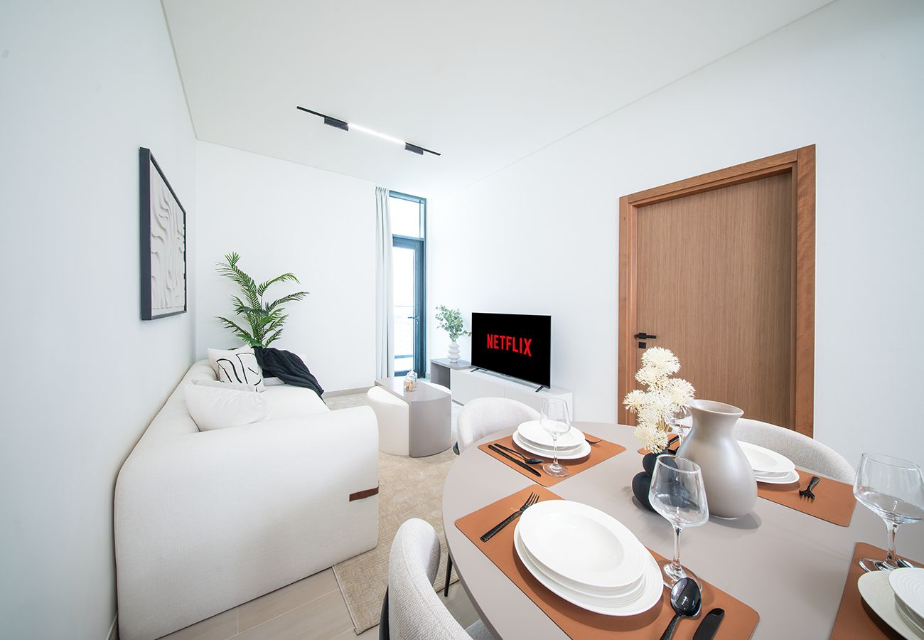 Apartment in Dubai - Beautiful 1 Bed in Binghatti Azure