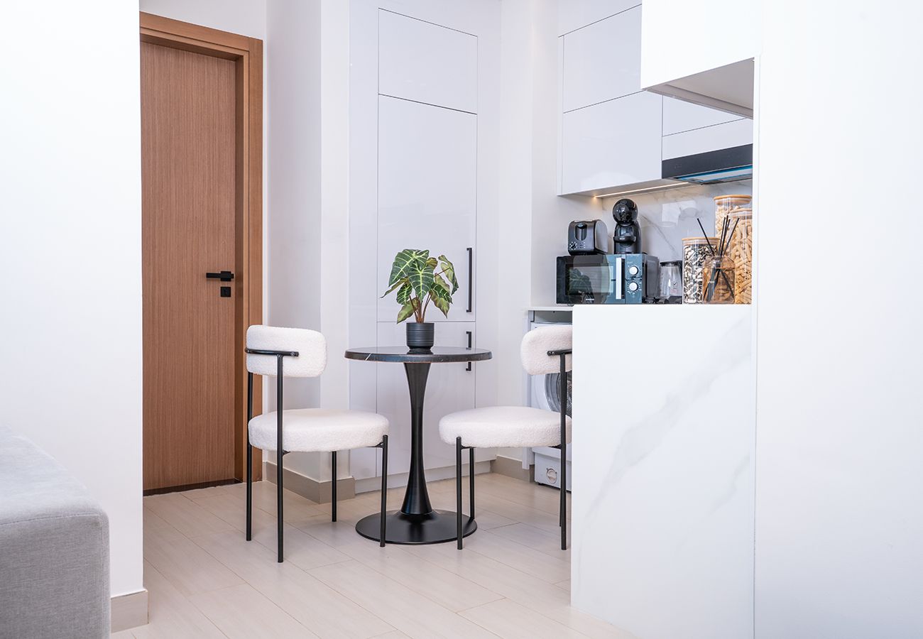 Apartment in Dubai - Beautiful 1 Bed in Binghatti House