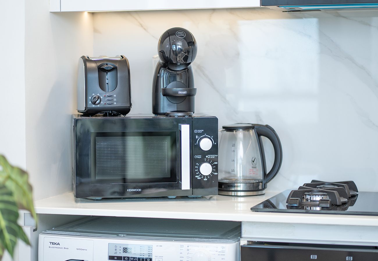 Apartment in Dubai - Beautiful 1 Bed in Binghatti House